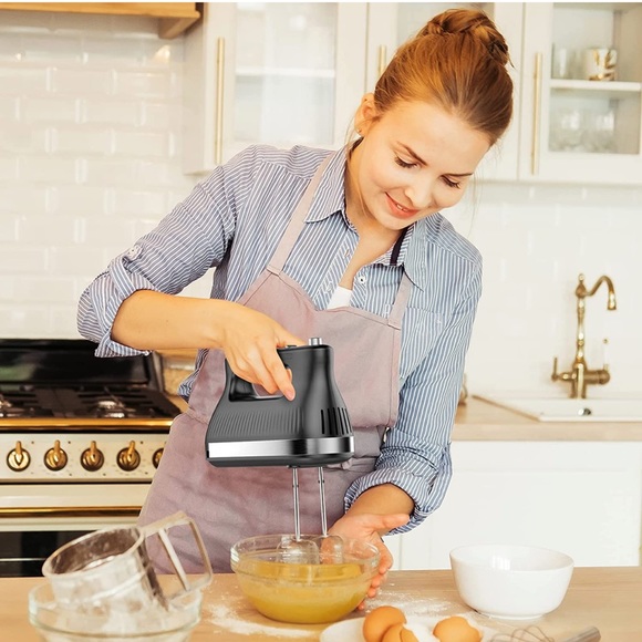 New - Hand Mixer with 5 Speeds and 5 Attachments with Clear Storage Case (Black) - Picture 6 of 6